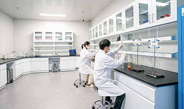 The Automated Spinning Line for Hollow Fiber Membranes for Hemodialysis has been put into mass production and has received the honor of being a 'First (Set) in China'.Contact lens factory was established.
